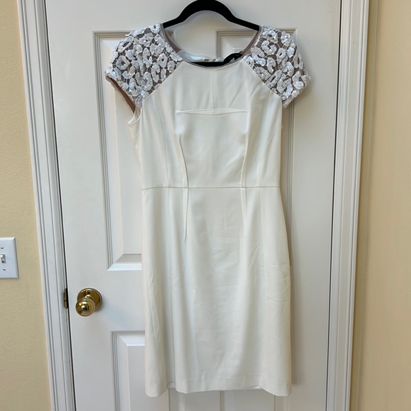 bcbg white beaded dress White Beaded V-Neck Cocktail Dress with Fringes – Modsele